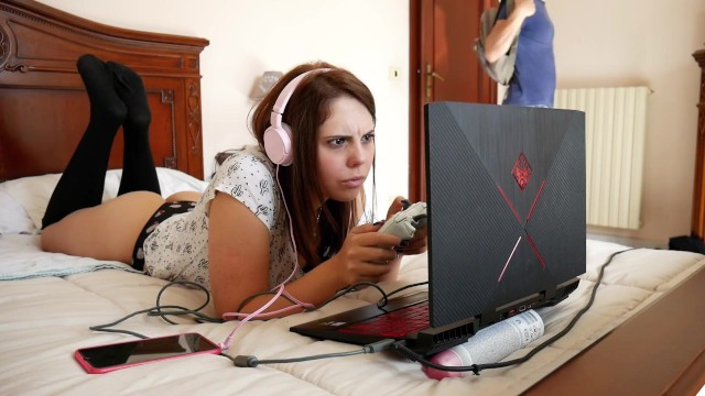 I fuck my STEP-SISTER while she plays FORNITE - Full XXX Movies | ePornHIT.