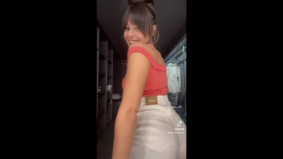 Modelo de TikTok se pone cachonda y acaba follando video filtrado | SnuSnu pareja amateur