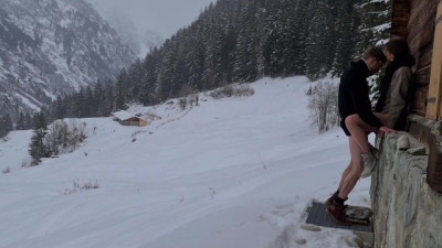 Couple HIDE TO FUCK while Hiking IN THE SNOW