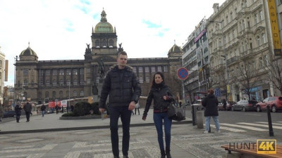 Hunter Rencontre Une Jolie Fille à Prague et La Baise