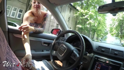 Hooker Giving Handjob in the Street while a Lot of Cars Passing.