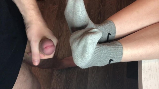 Young Sockjob with Gray Nike Socks, Footjob Teen Socks after Gym Fuck Cum - Full XXX Movies | ePornHIT.