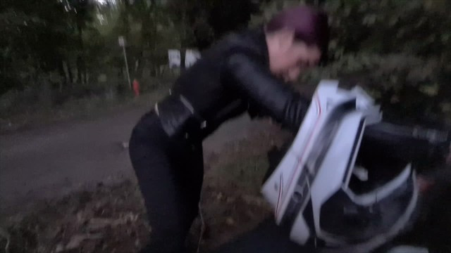 Biker Girl has some Trouble, I Offer her a Ride & she Pays me with an Outdoor Blowjob, she Swallow ! - Full XXX Movies | ePornHIT.