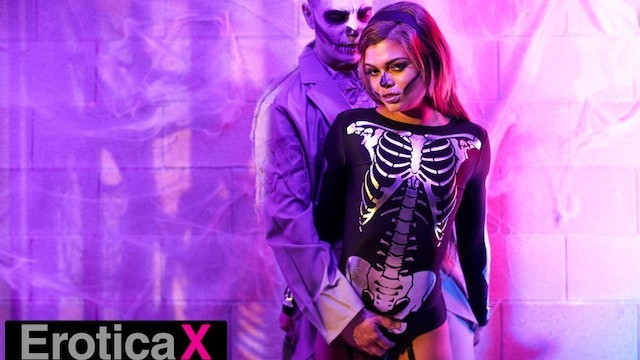 Sexy Zombie Romantic Halloween Surprise - Full XXX Movies | ePornHIT.