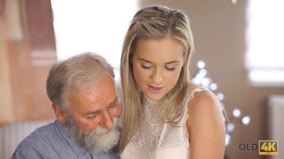 Pretty blonde with perfect body makes love to old dude