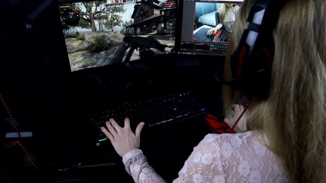 Russian Babe Girl-streamer Fucked on the Broadcast for CS:GO - Full XXX Movies | ePornHIT.