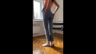 18YO girl showed her pussy for the first time after school